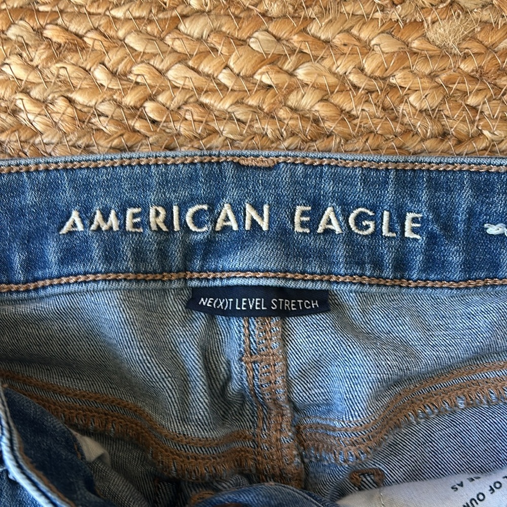 American Eagle Woman’s denim skinny jean. Next Level stretch. Size 2. - Picture 3 of 4